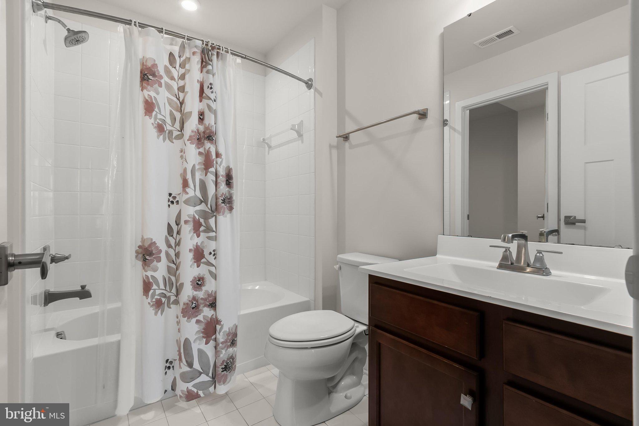 CREEKSIDE VILLAGE AT TANYARD SPRINGS - Residential