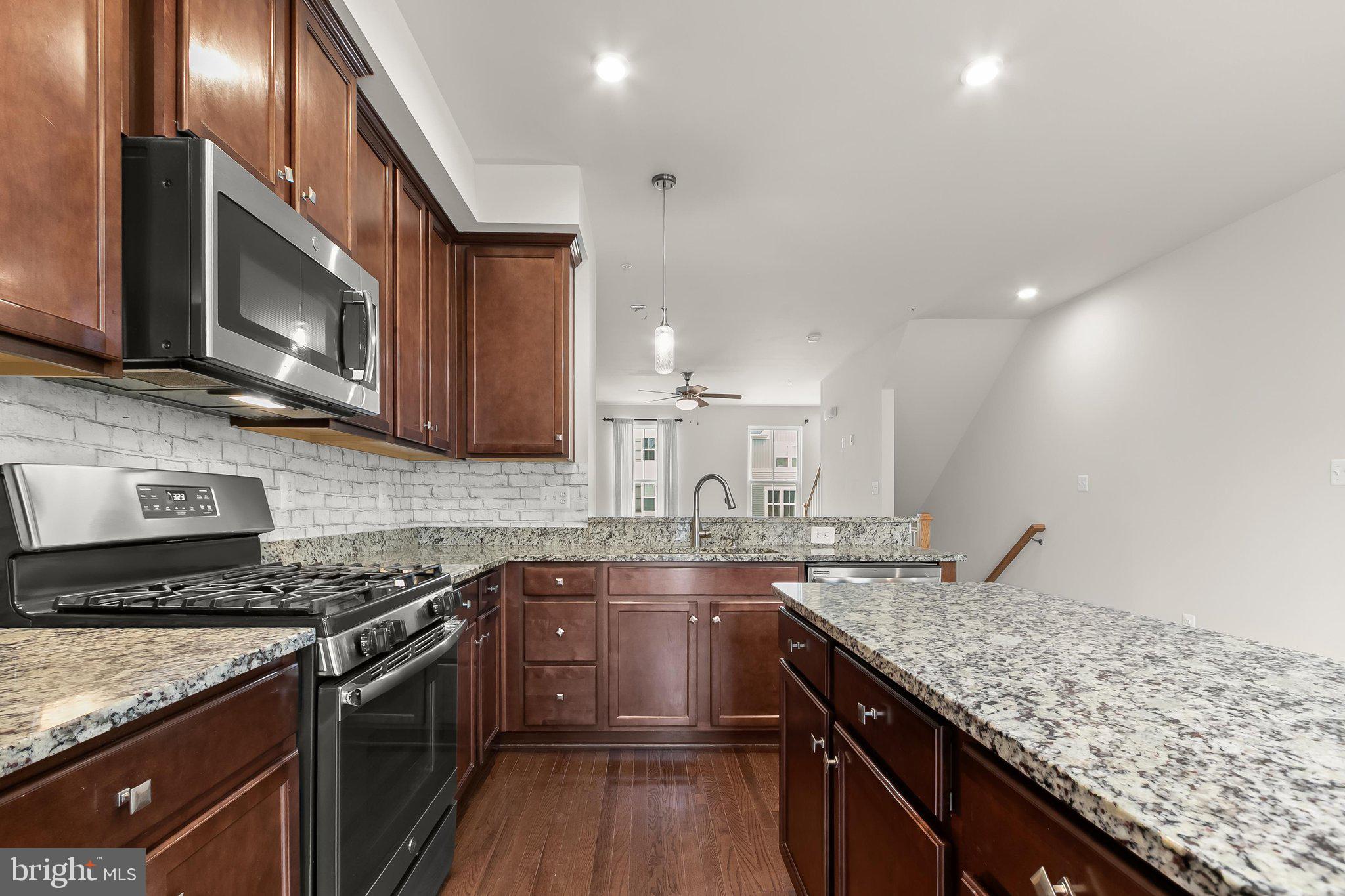 CREEKSIDE VILLAGE AT TANYARD SPRINGS - Residential