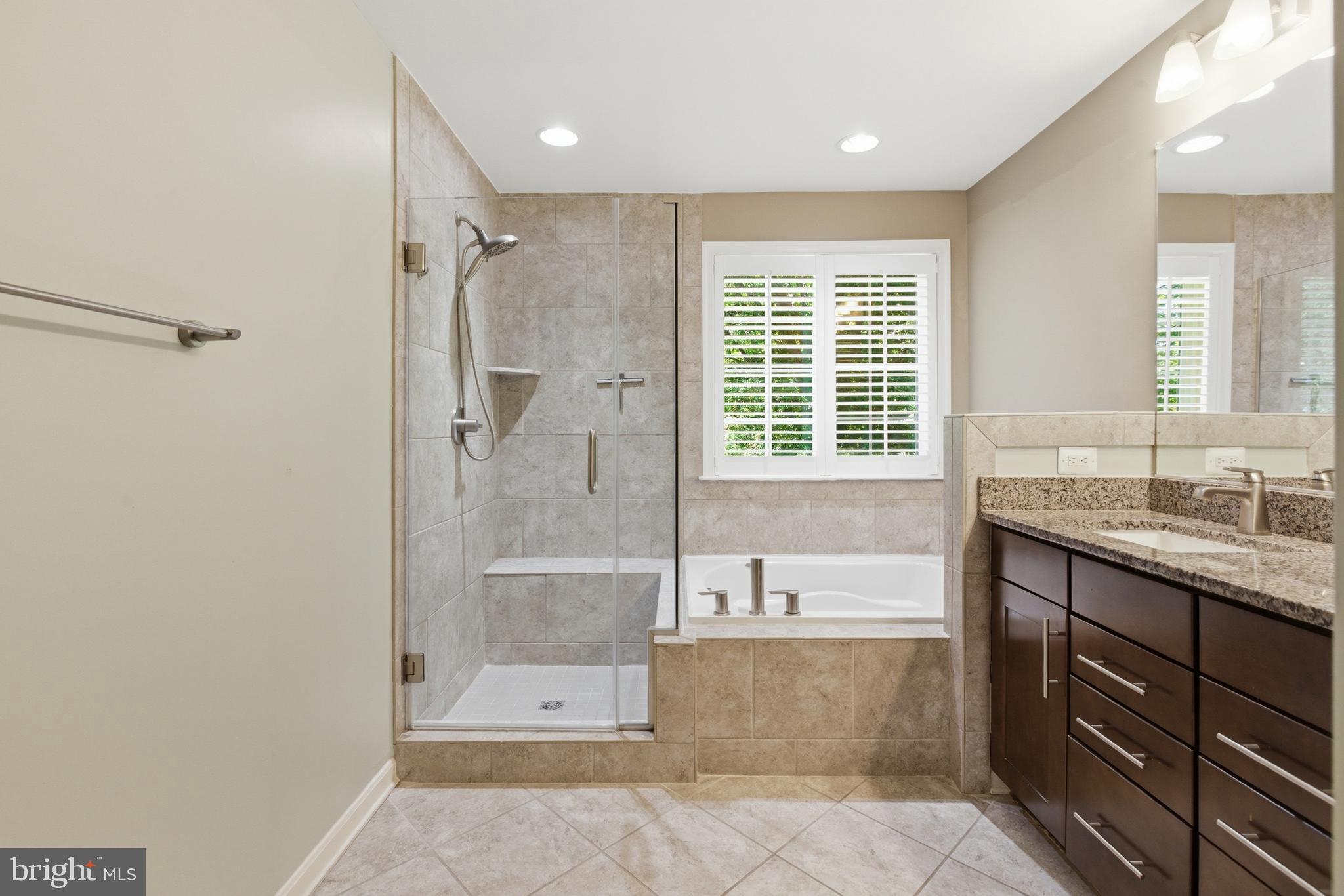 VILLAGGIO ENCLAVE - Residential