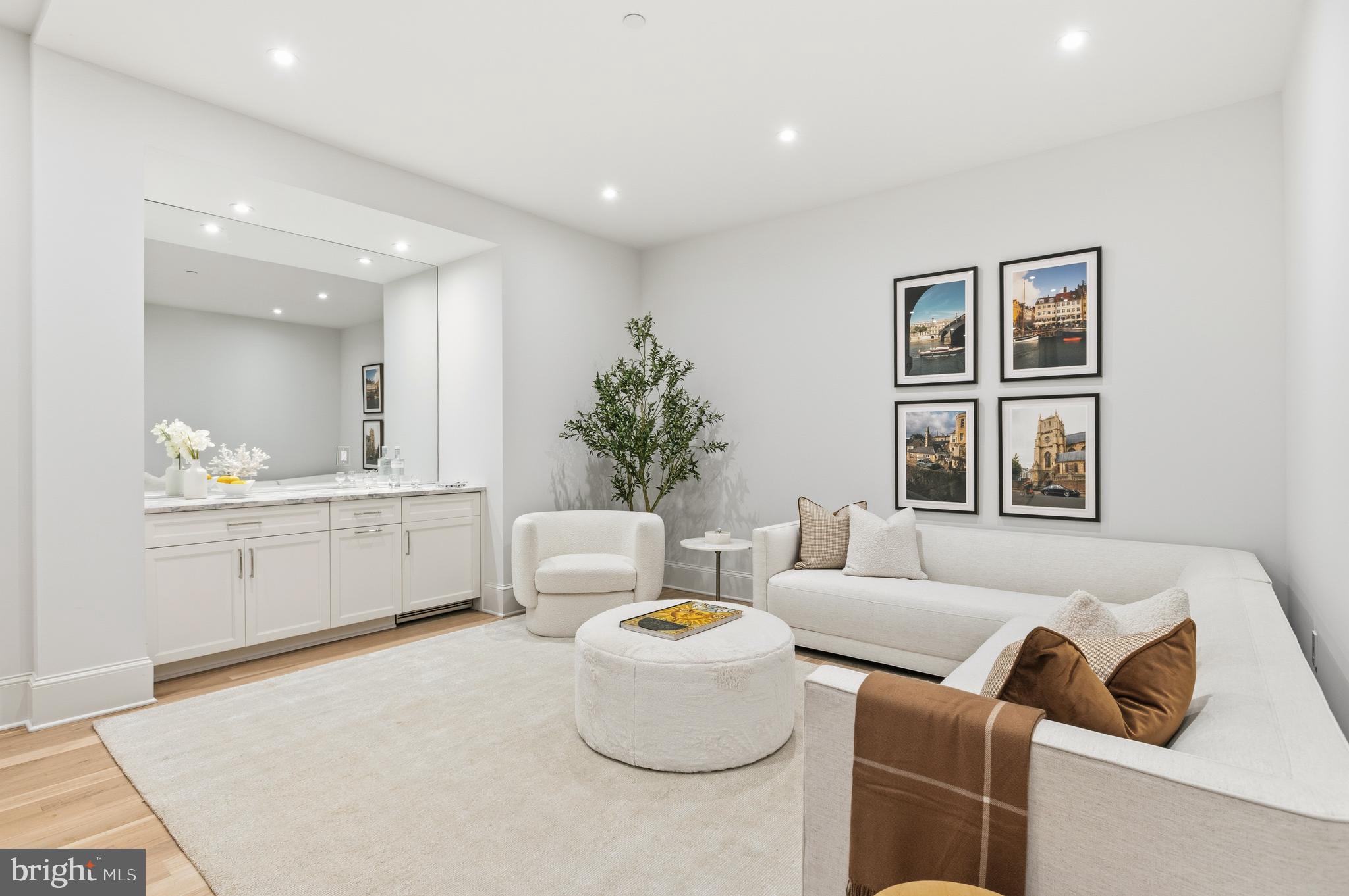OBSERVATORY CIRCLE - Residential