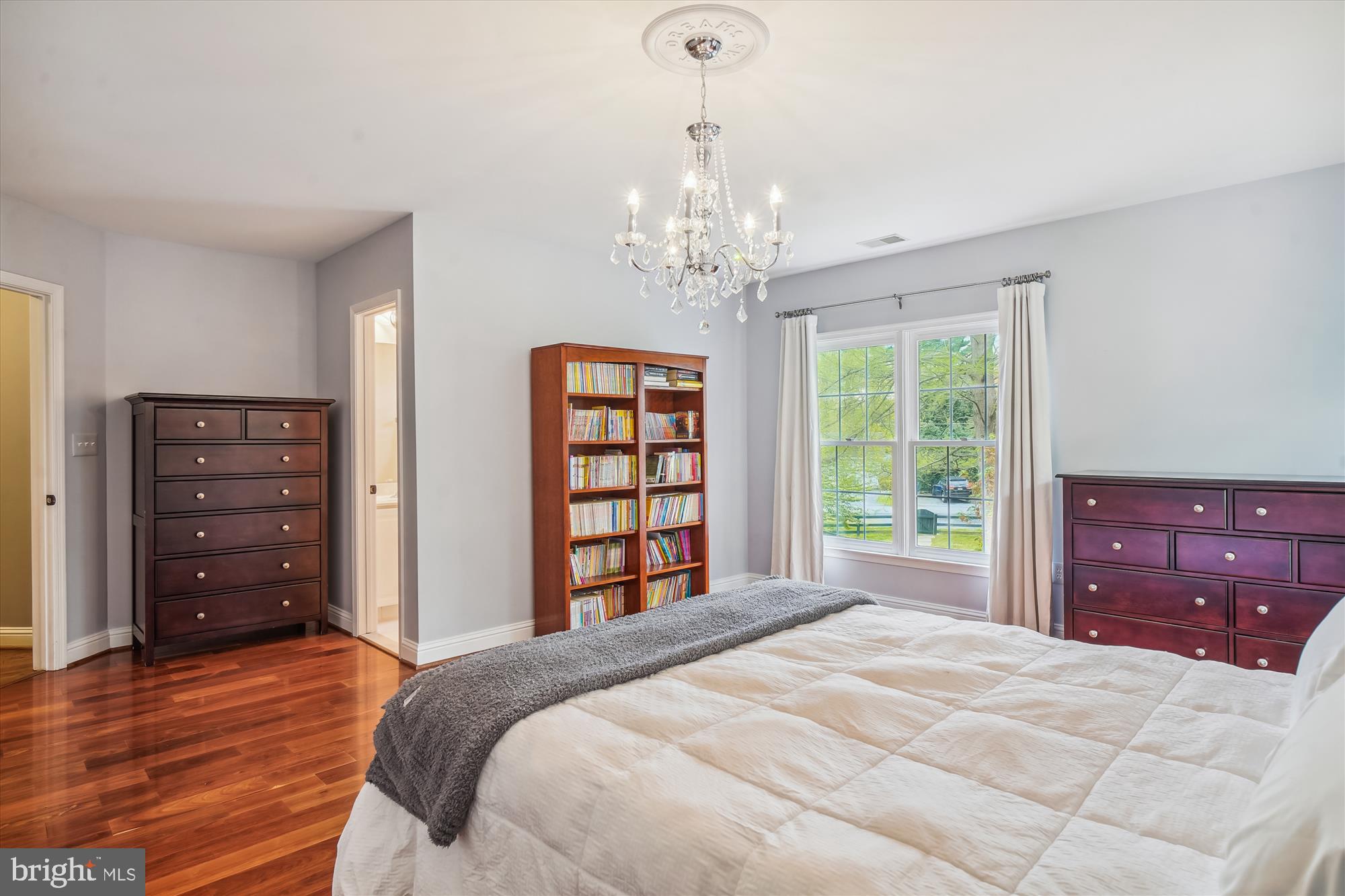 HUNTING HILL - Residential