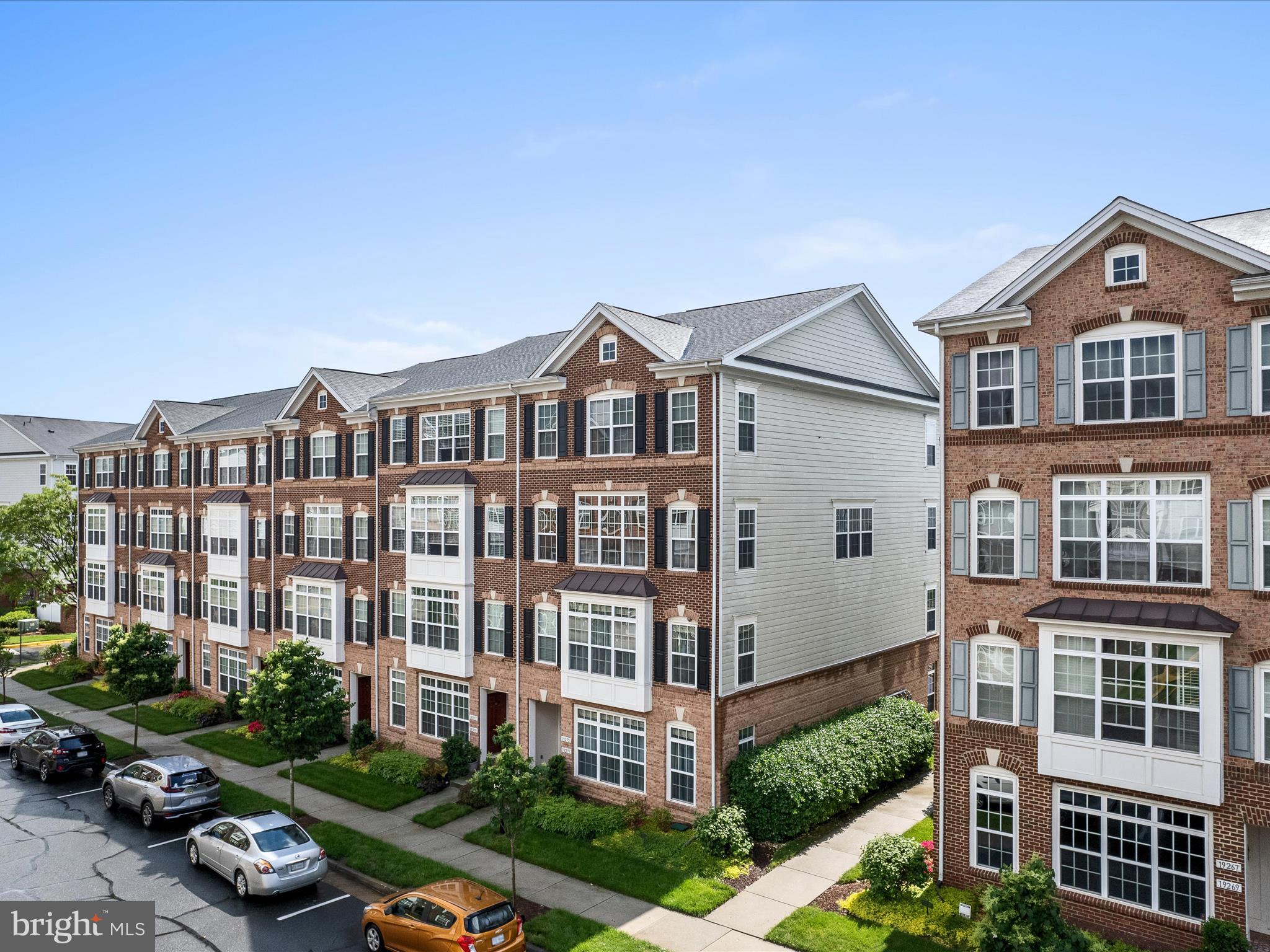 LANSDOWNE TOWN CENTER CONDOS - Residential