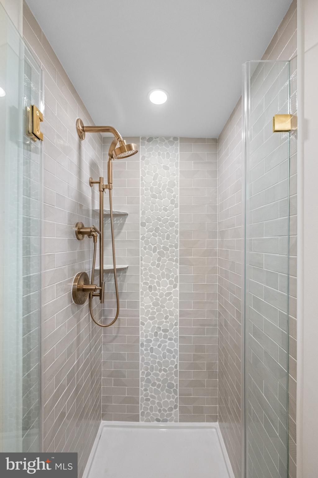 RADNOR HUNT - Residential
