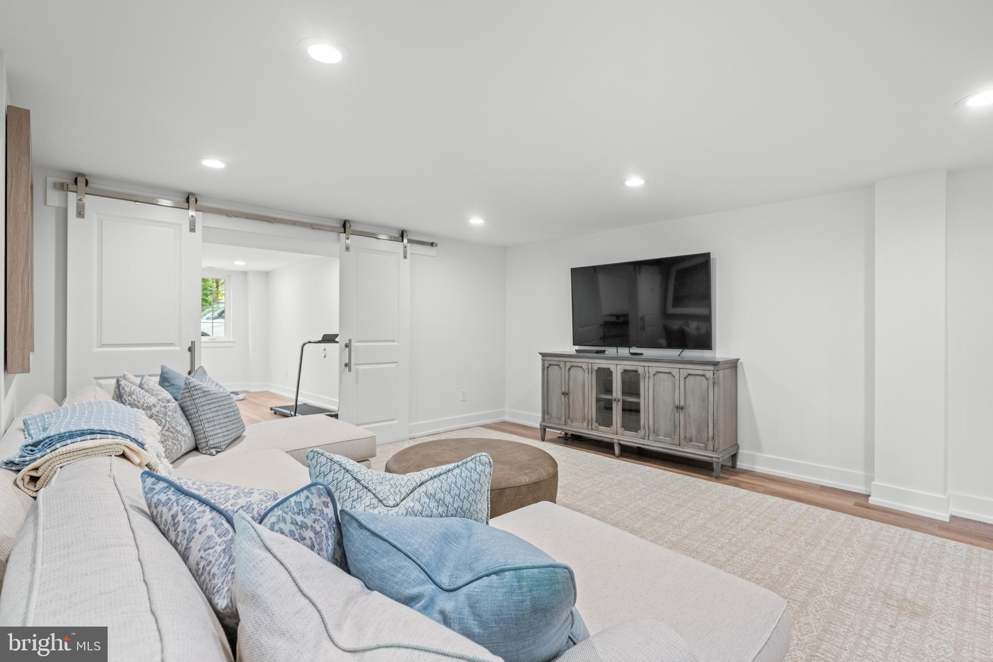 RADNOR HUNT - Residential