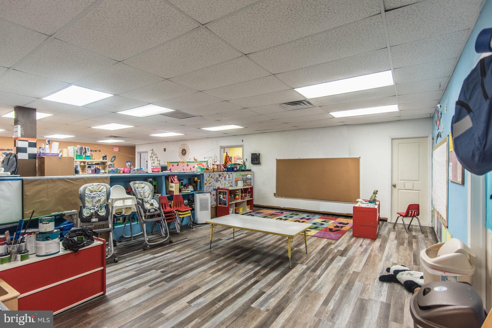 OXFORD CIRCLE - Commercial Sale
