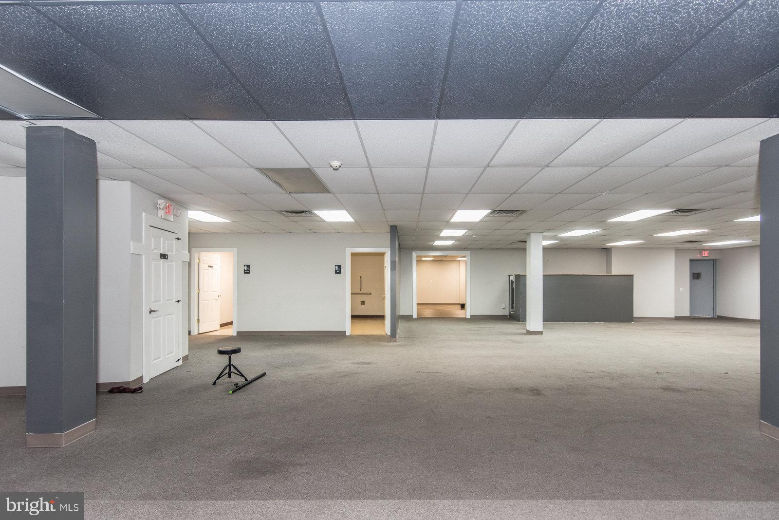 OXFORD CIRCLE - Commercial Sale