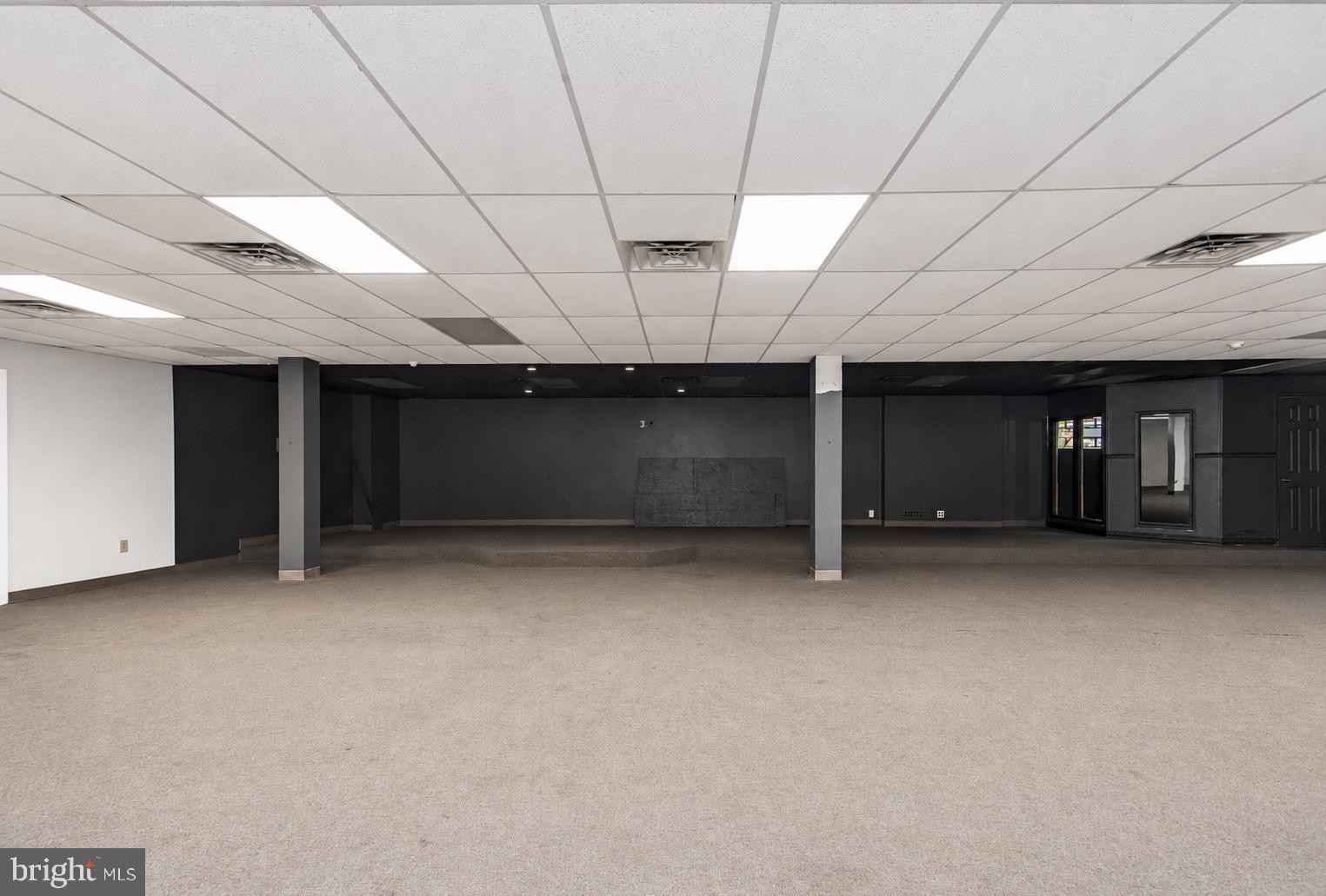 OXFORD CIRCLE - Commercial Sale