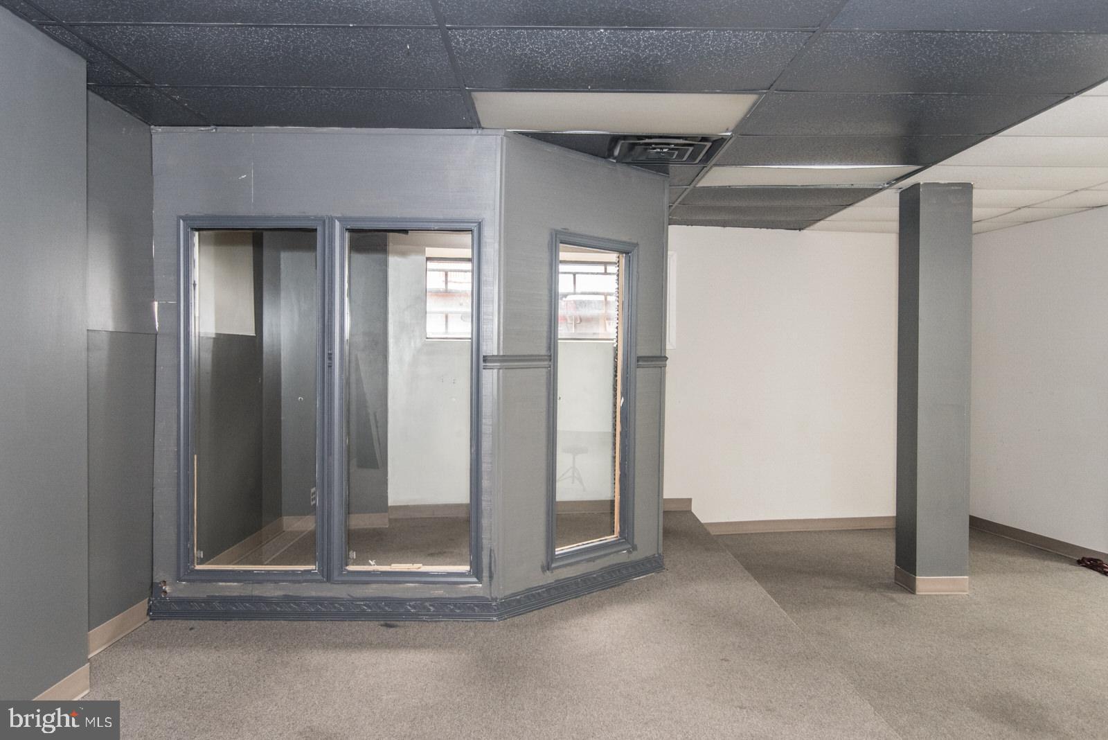 OXFORD CIRCLE - Commercial Sale