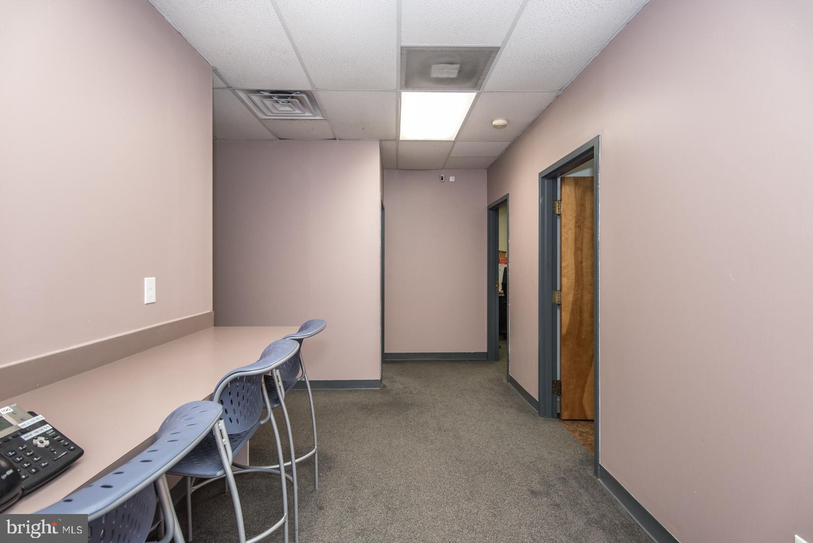 OXFORD CIRCLE - Commercial Sale