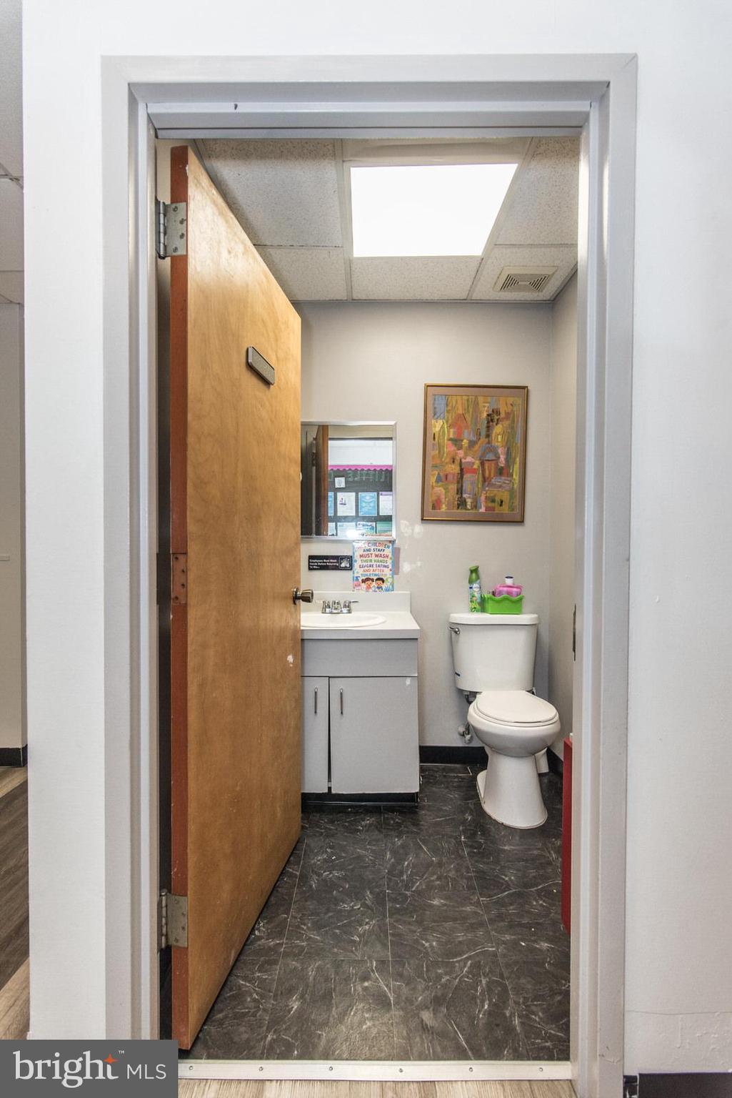 OXFORD CIRCLE - Commercial Sale