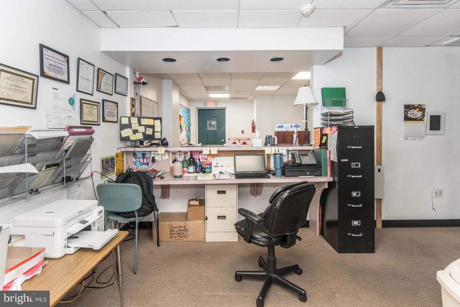 OXFORD CIRCLE - Commercial Sale