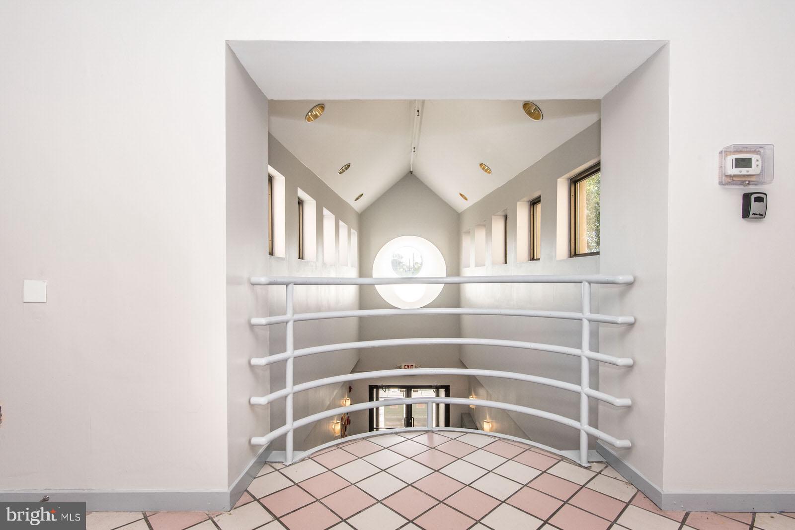OXFORD CIRCLE - Commercial Sale