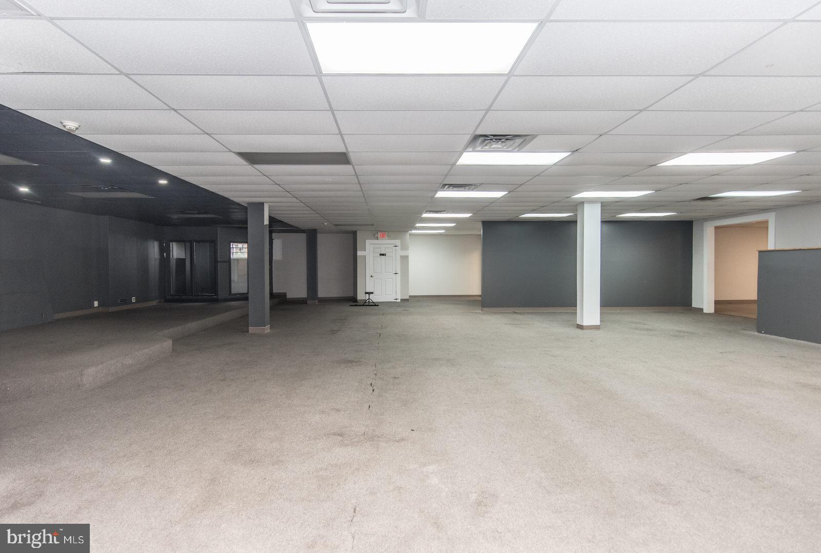 OXFORD CIRCLE - Commercial Sale