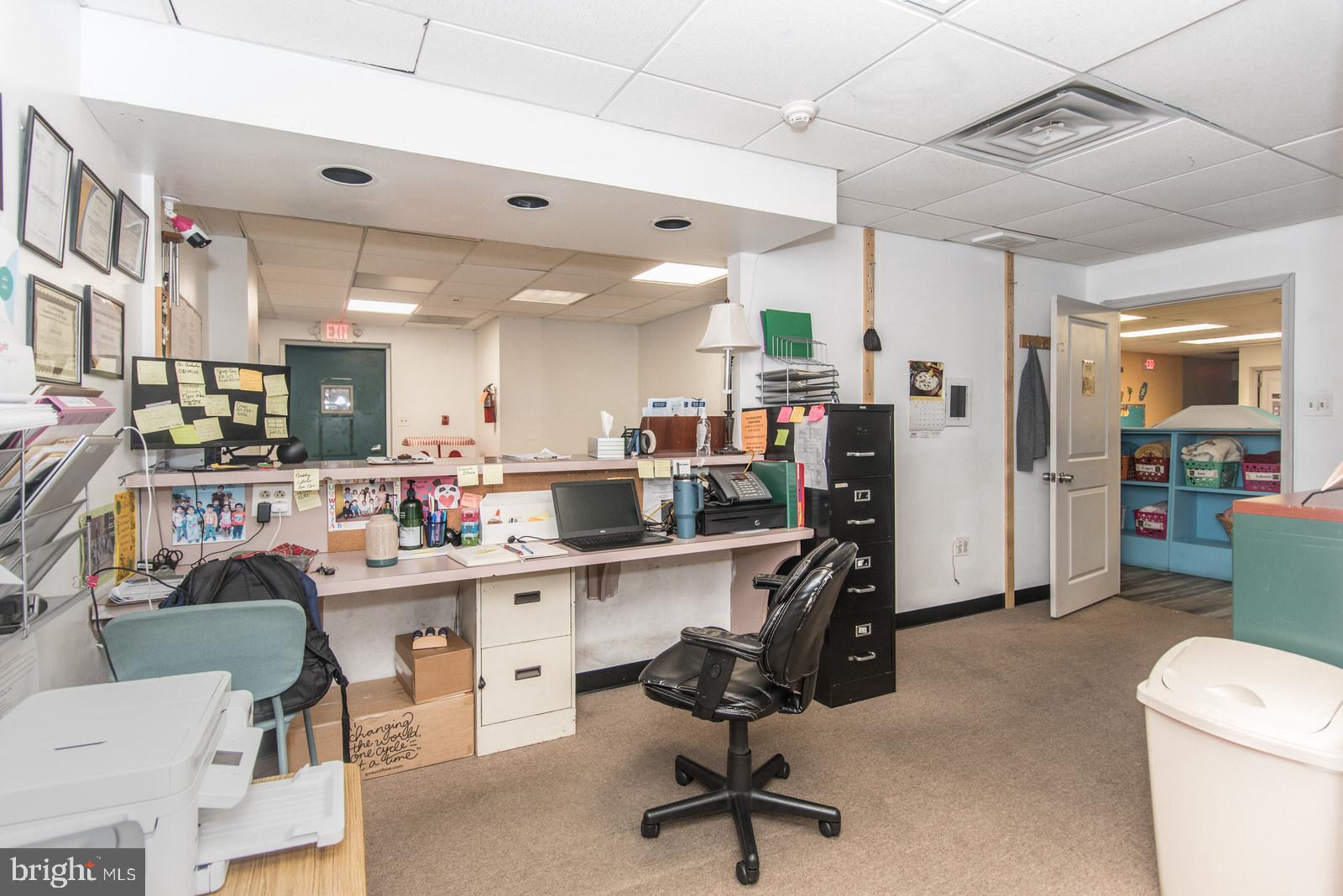 OXFORD CIRCLE - Commercial Sale