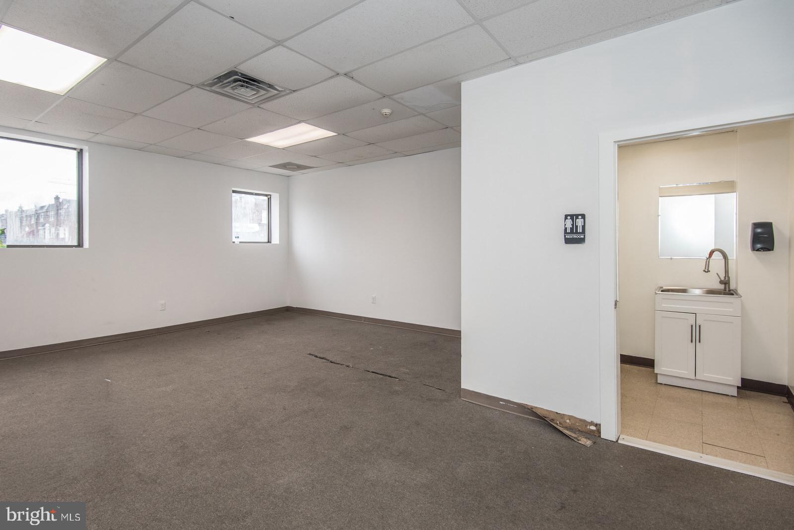 OXFORD CIRCLE - Commercial Sale