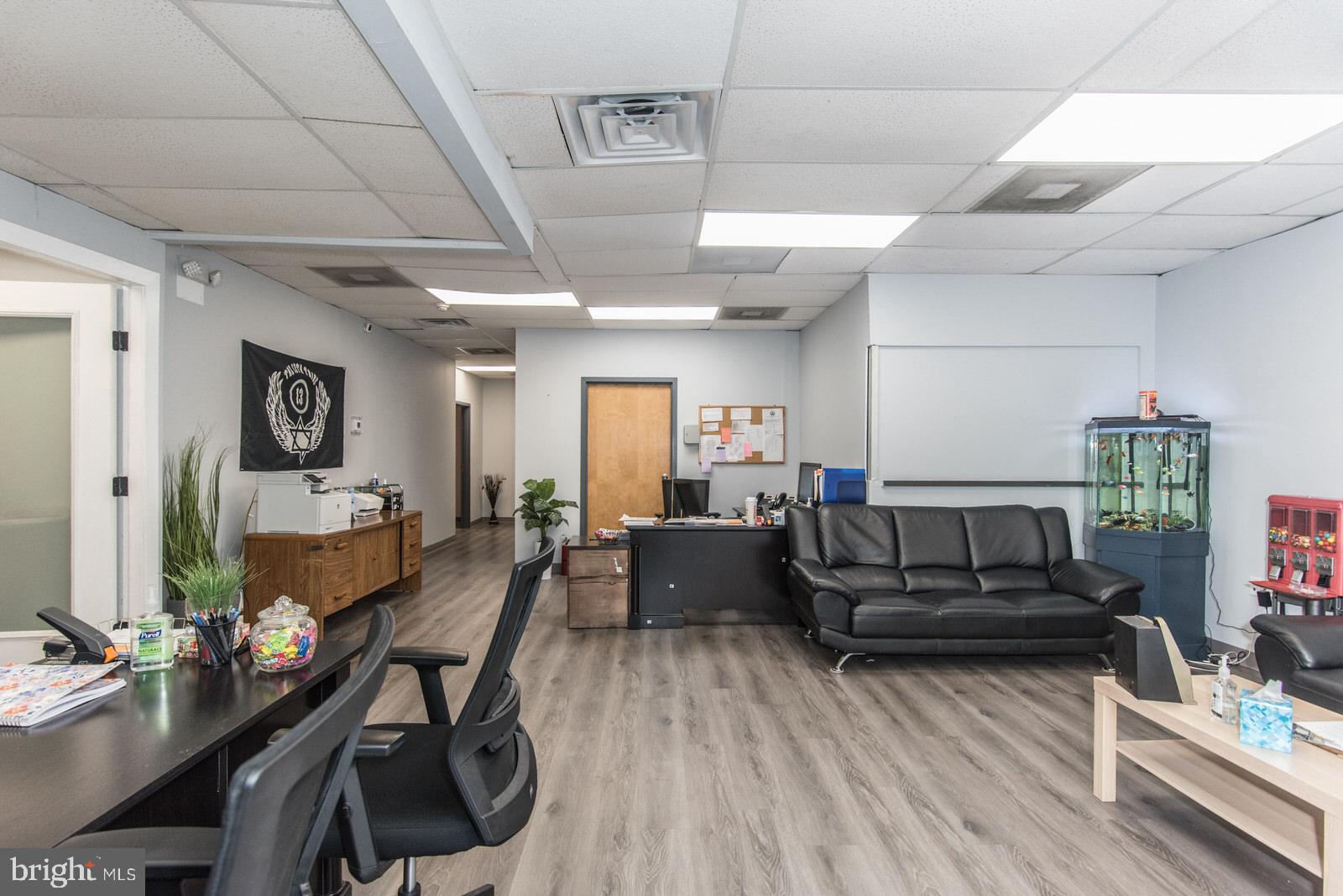OXFORD CIRCLE - Commercial Sale