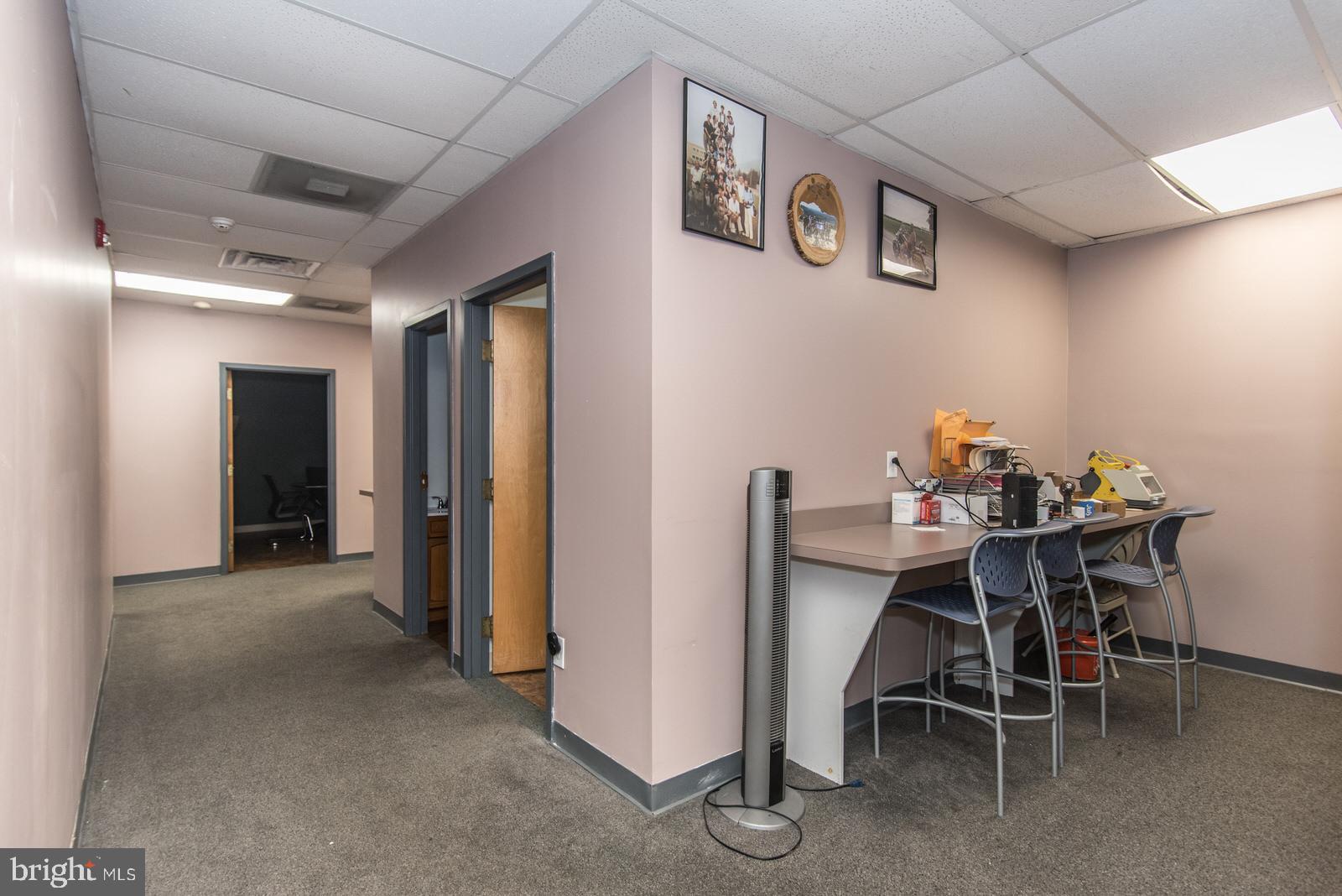 OXFORD CIRCLE - Commercial Sale
