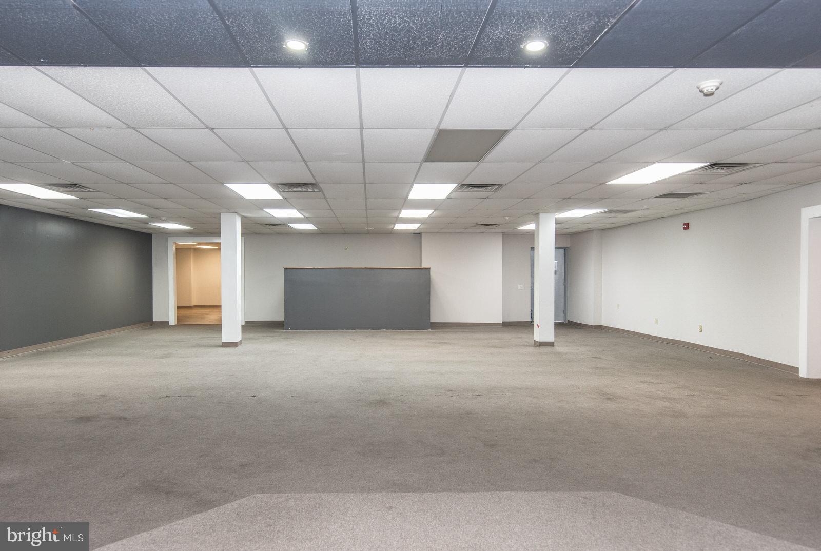OXFORD CIRCLE - Commercial Sale