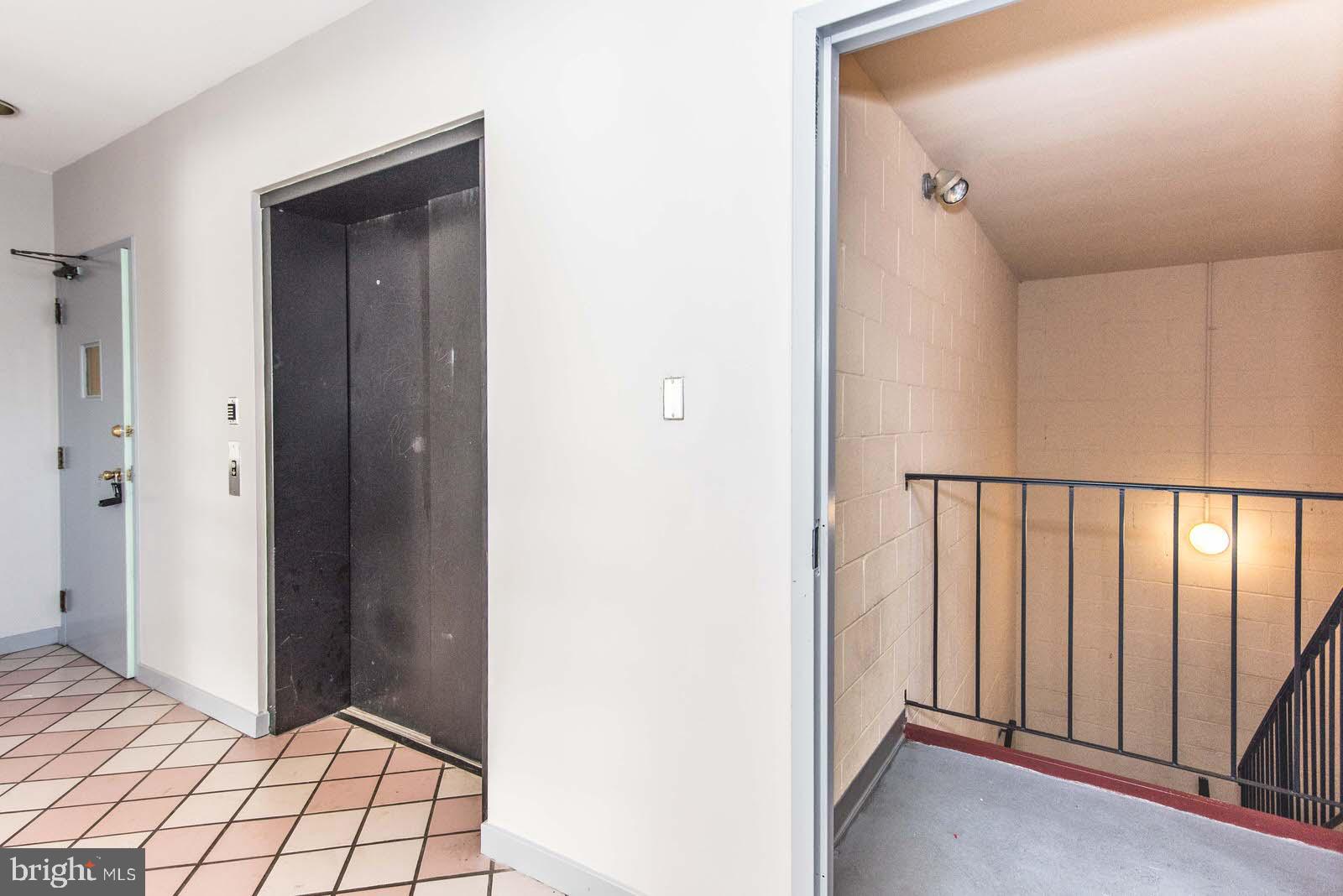 OXFORD CIRCLE - Commercial Sale