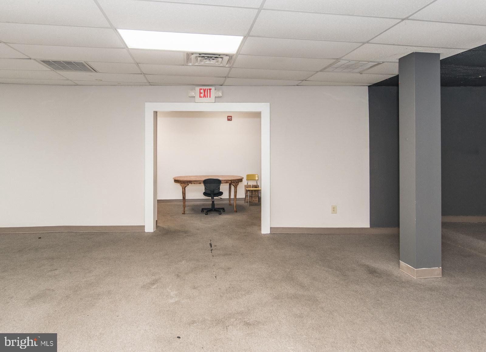 OXFORD CIRCLE - Commercial Sale