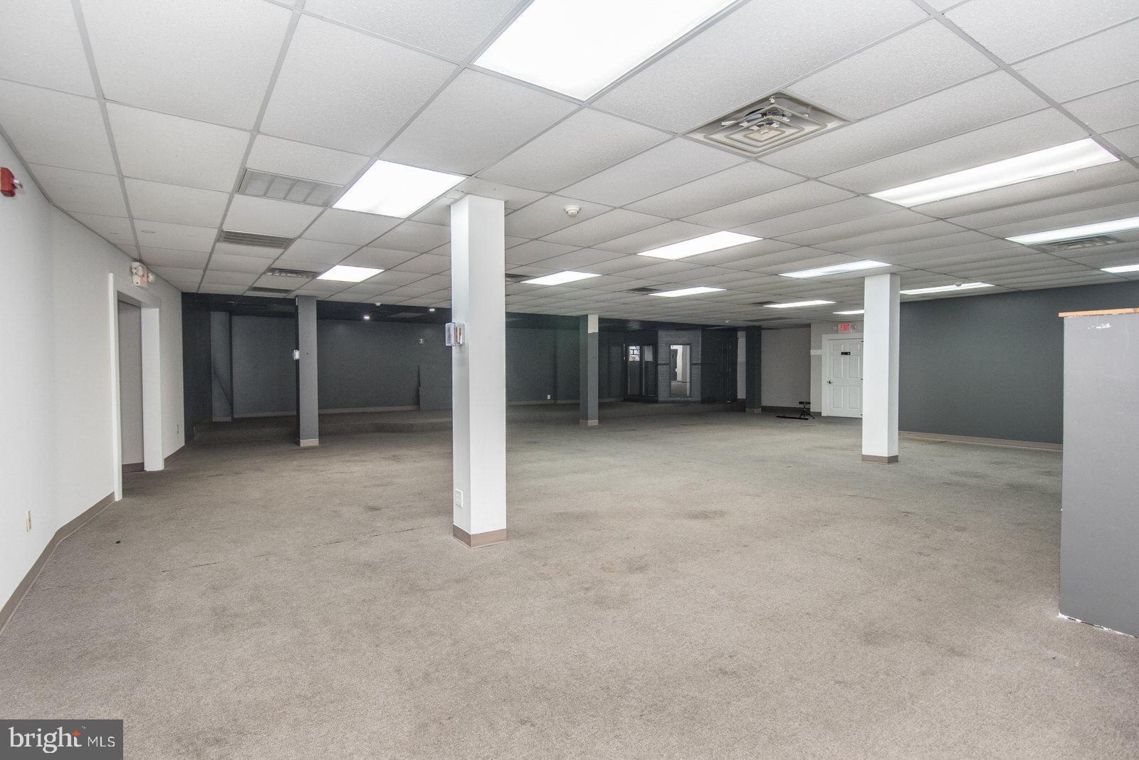 OXFORD CIRCLE - Commercial Sale