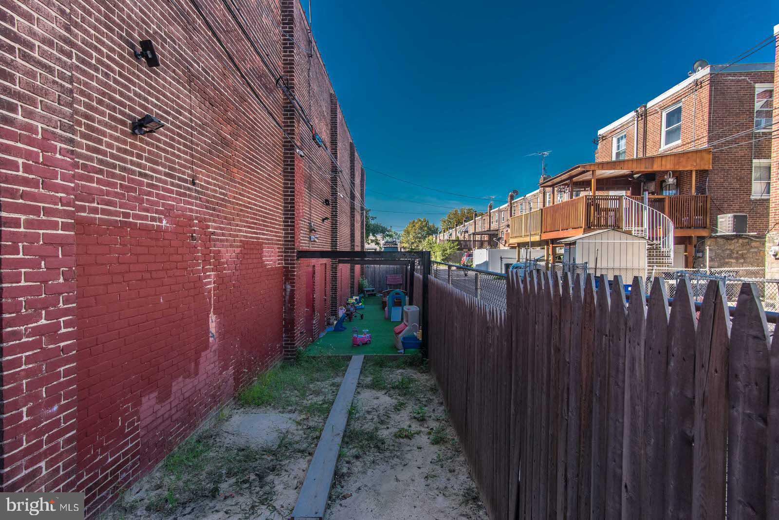 OXFORD CIRCLE - Commercial Sale