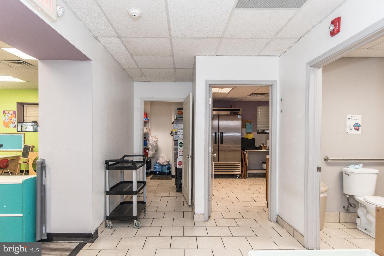 OXFORD CIRCLE - Commercial Sale