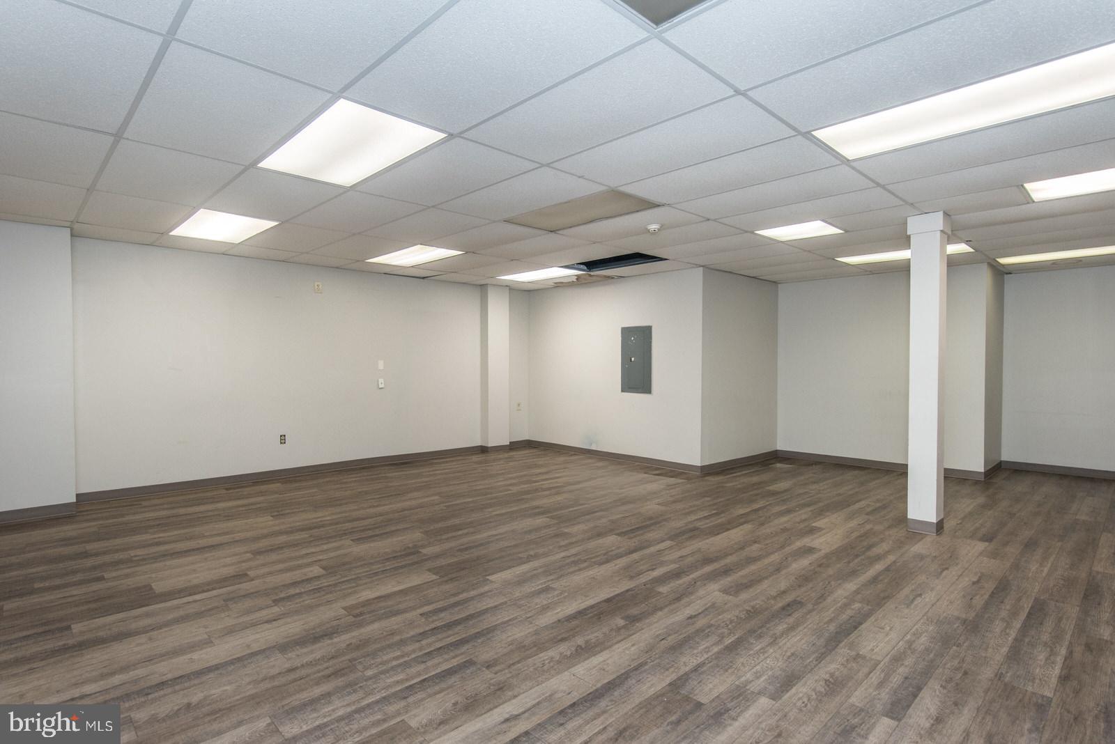 OXFORD CIRCLE - Commercial Sale
