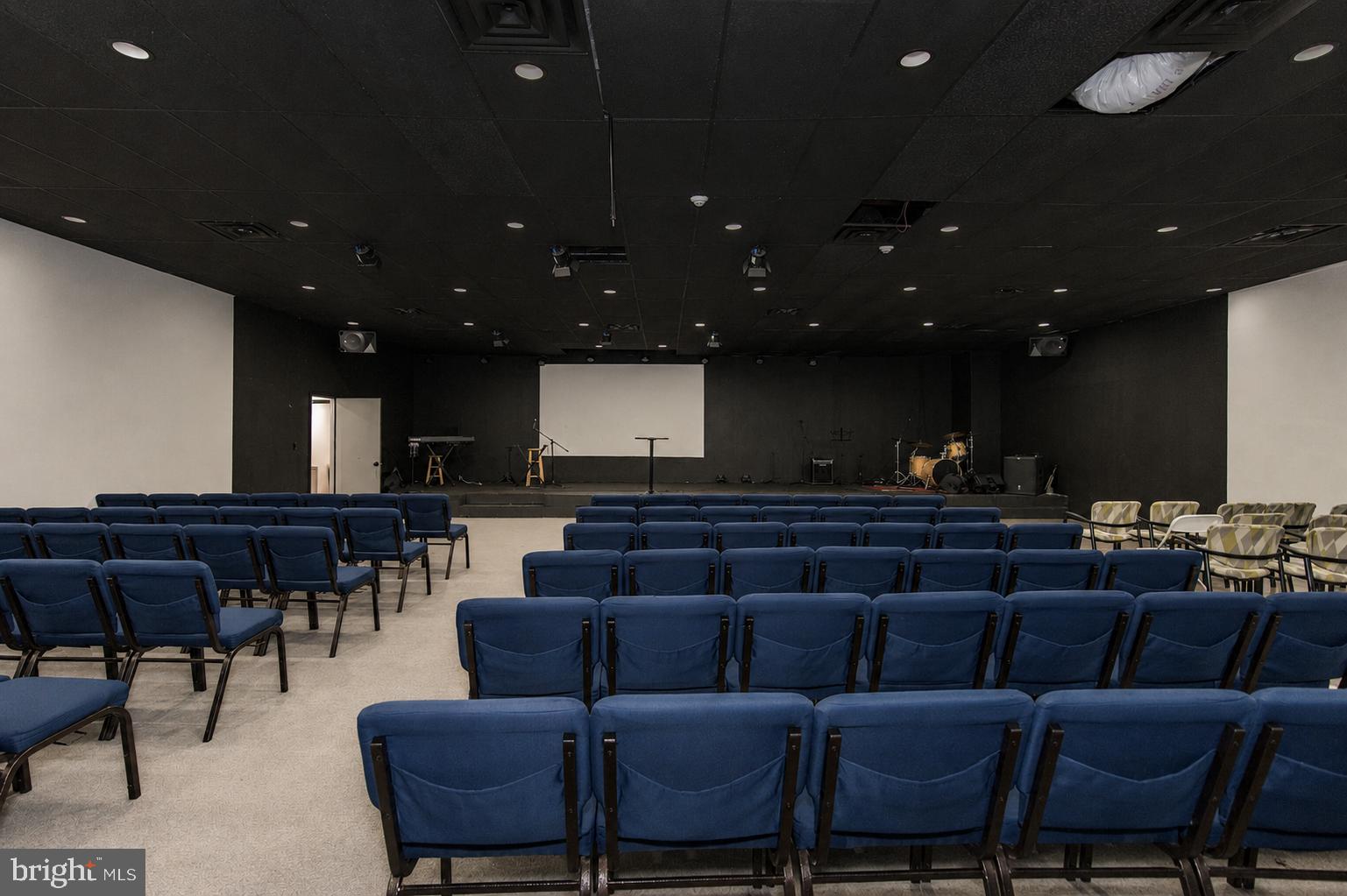 OXFORD CIRCLE - Commercial Sale