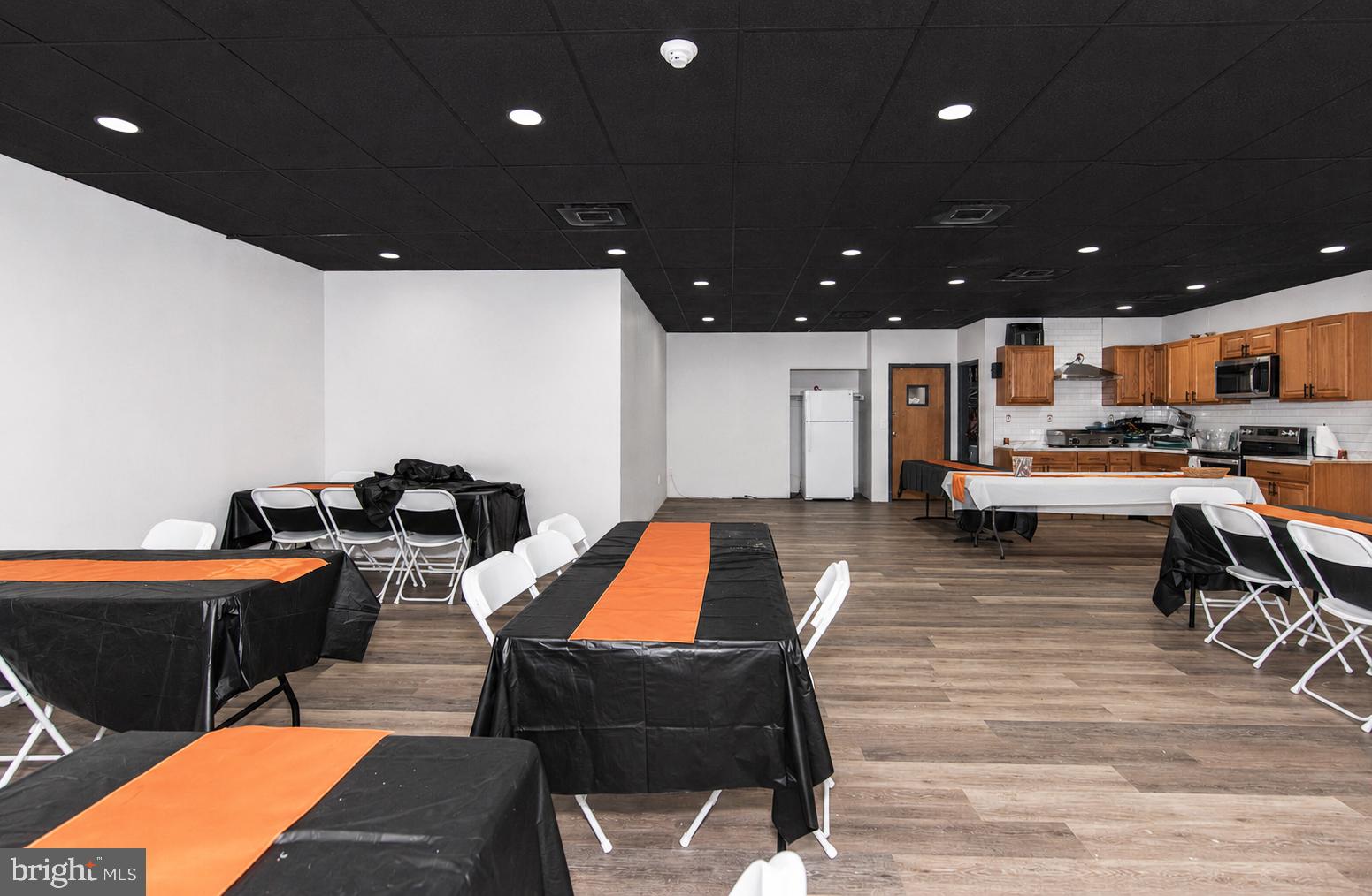 OXFORD CIRCLE - Commercial Sale