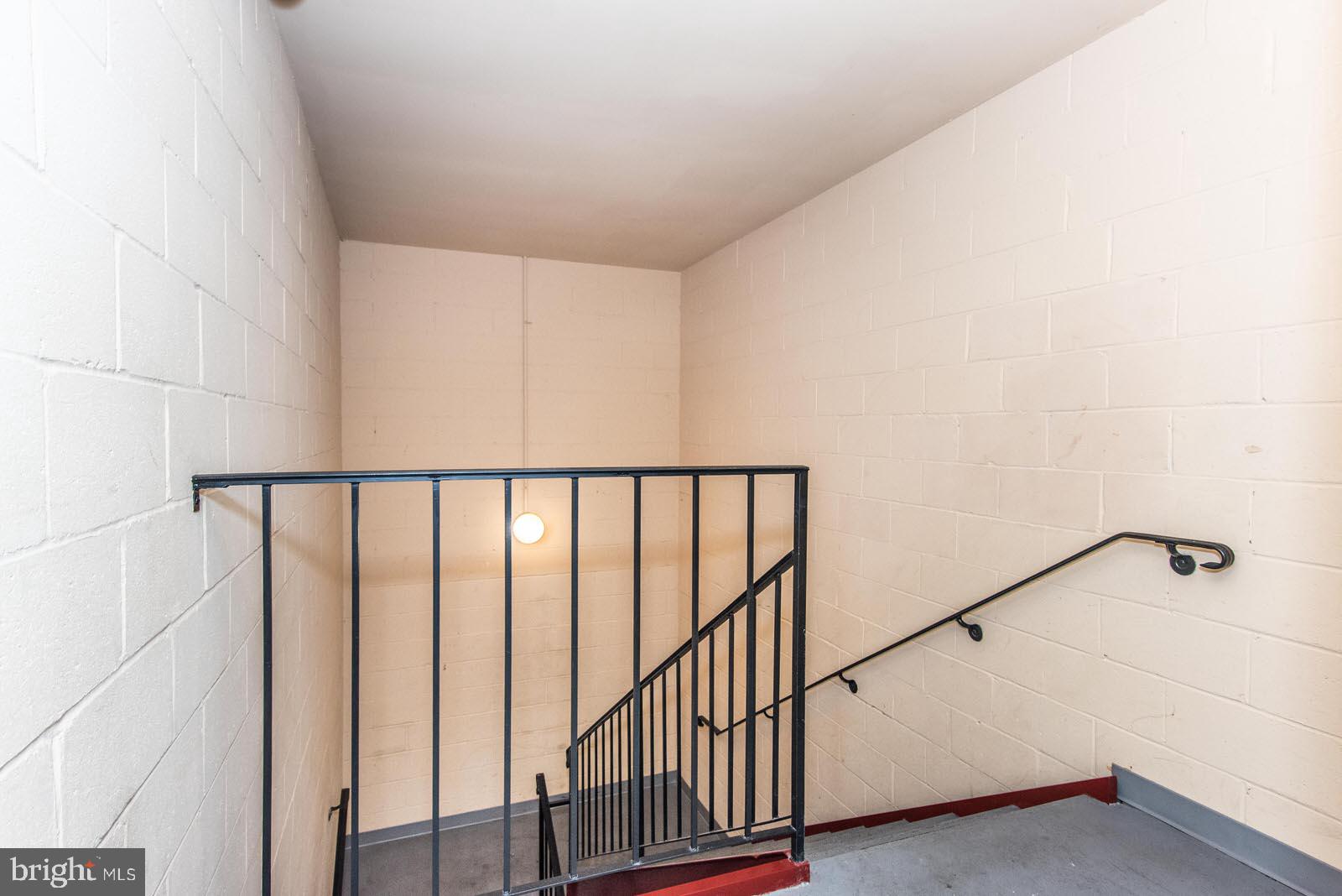 OXFORD CIRCLE - Commercial Sale