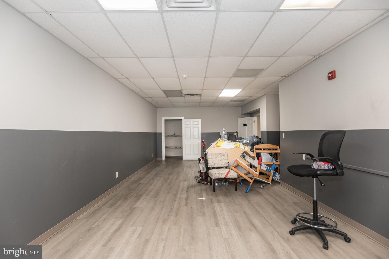 OXFORD CIRCLE - Commercial Sale
