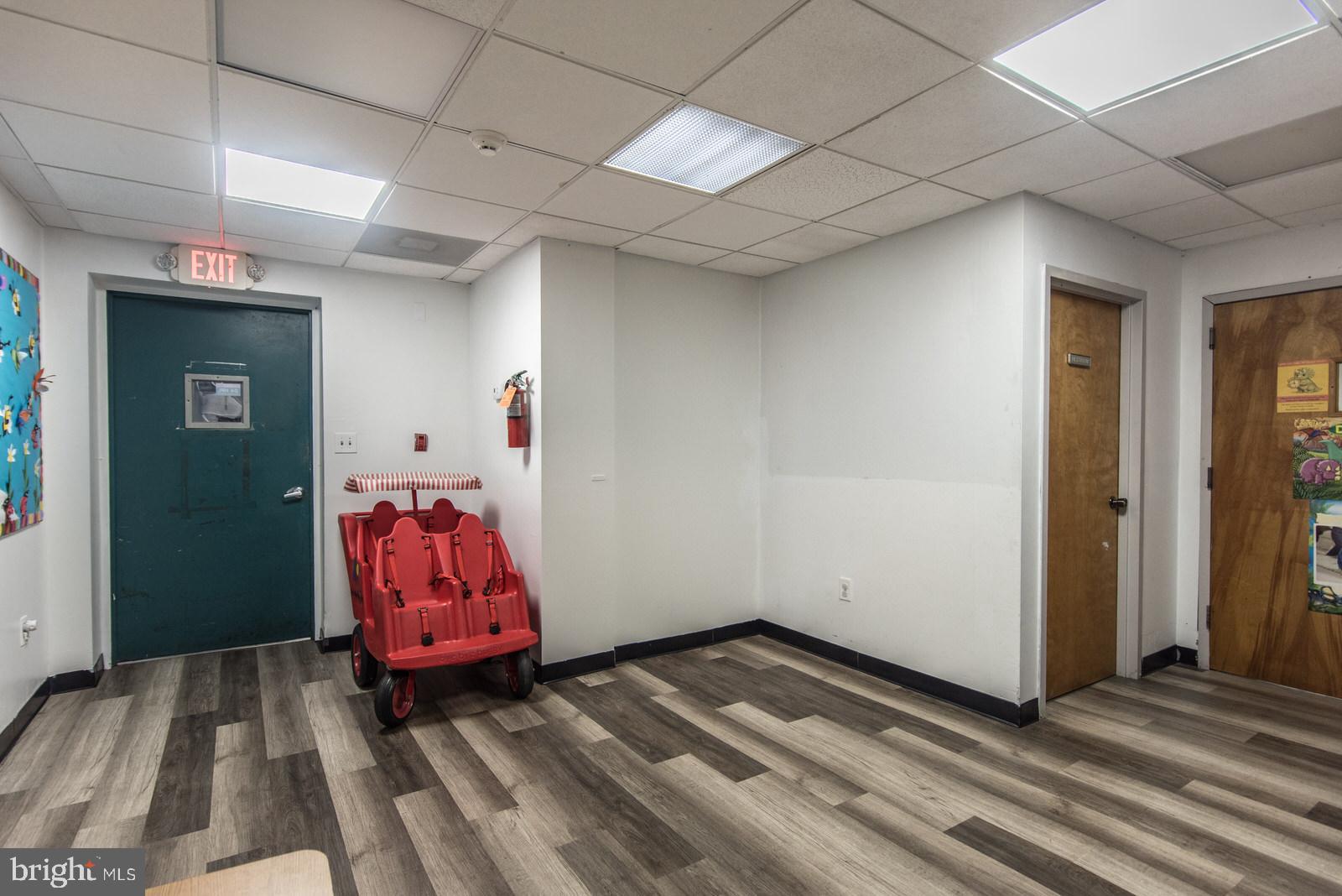 OXFORD CIRCLE - Commercial Sale