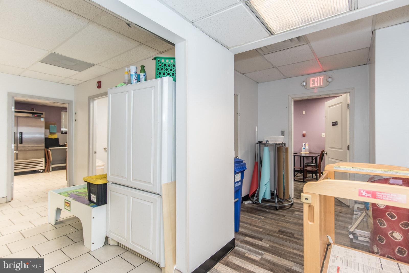 OXFORD CIRCLE - Commercial Sale