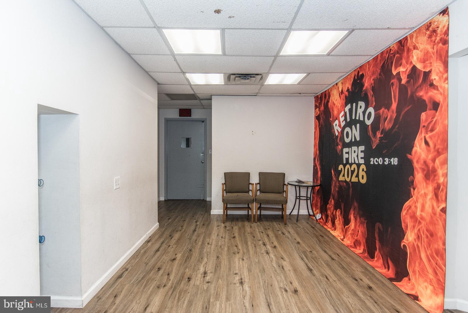 OXFORD CIRCLE - Commercial Sale