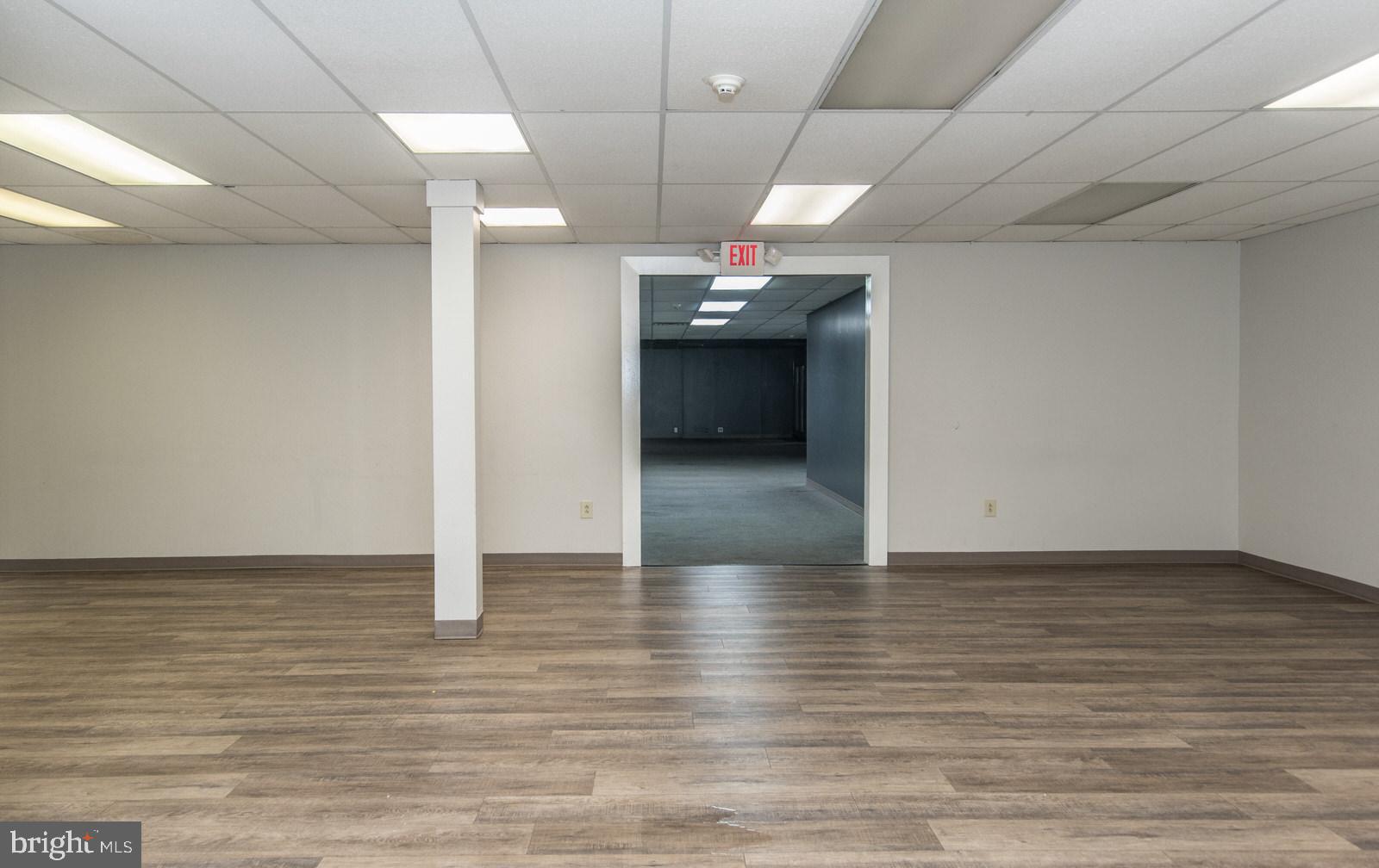 OXFORD CIRCLE - Commercial Sale