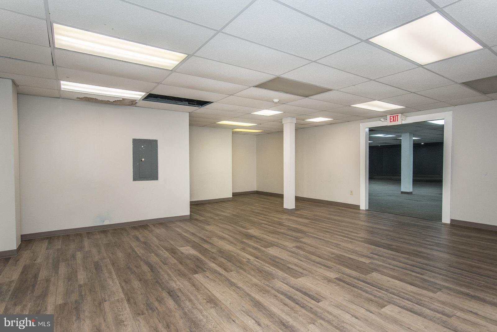 OXFORD CIRCLE - Commercial Sale