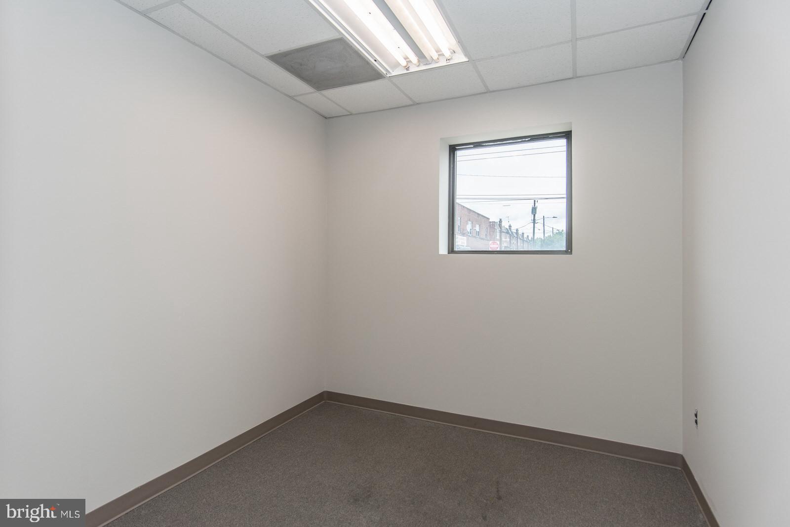 OXFORD CIRCLE - Commercial Sale