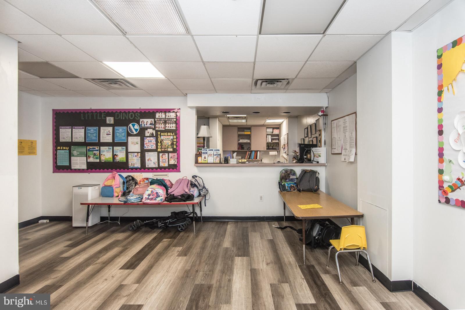 OXFORD CIRCLE - Commercial Sale