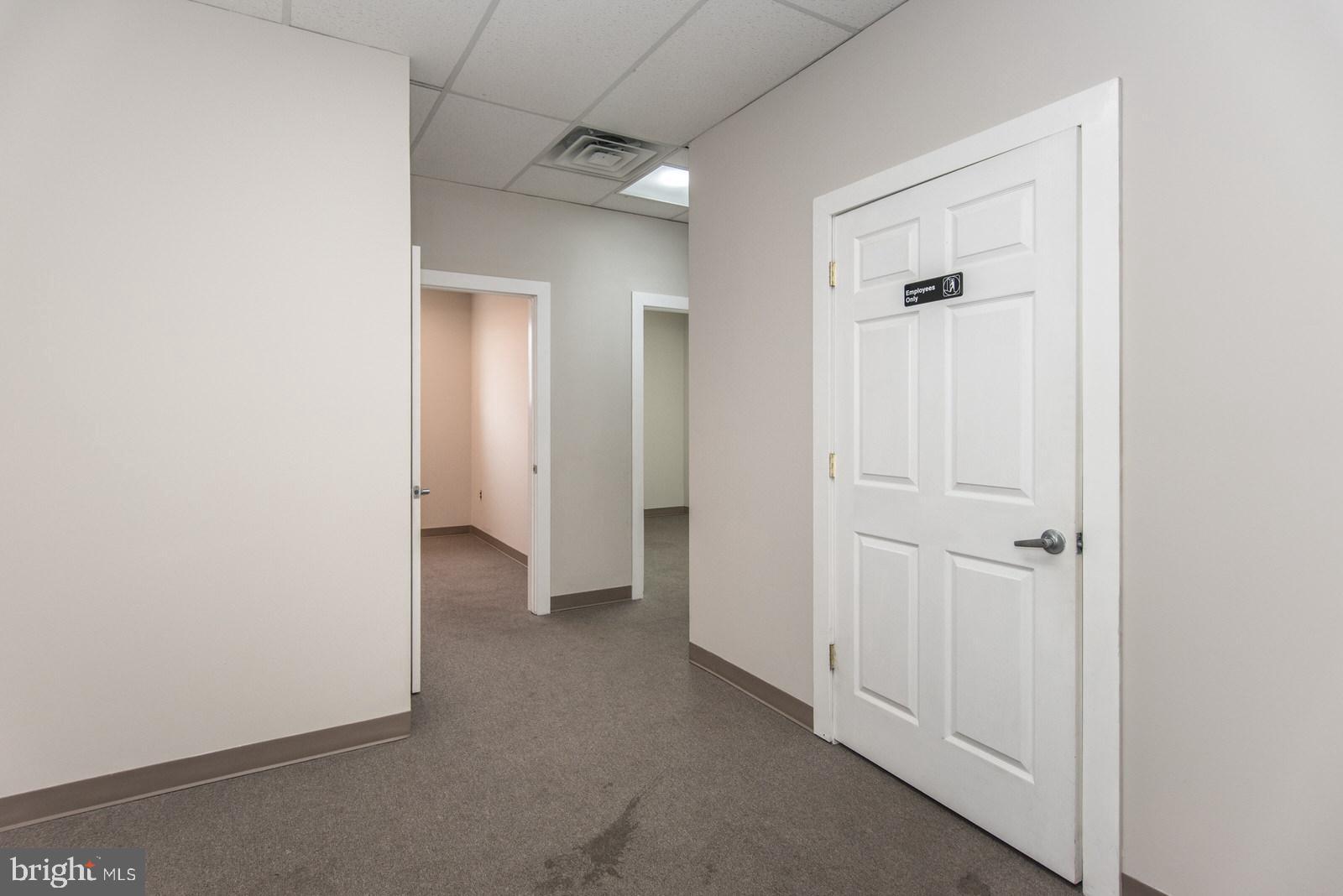 OXFORD CIRCLE - Commercial Sale