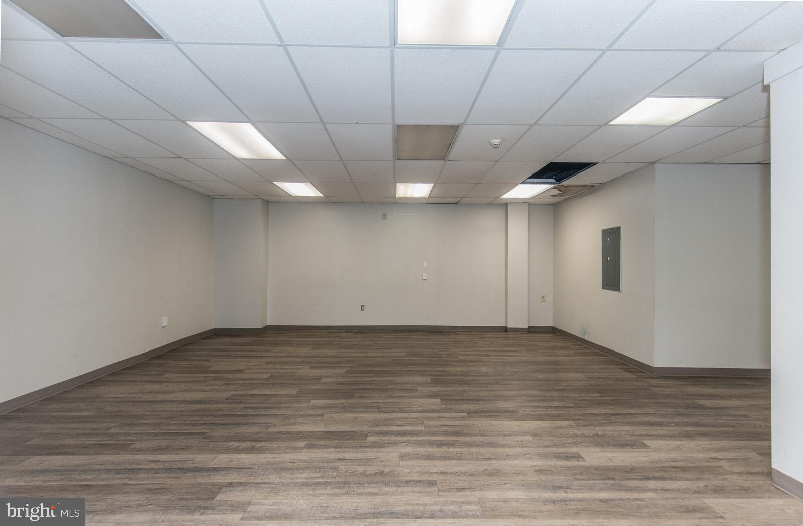 OXFORD CIRCLE - Commercial Sale
