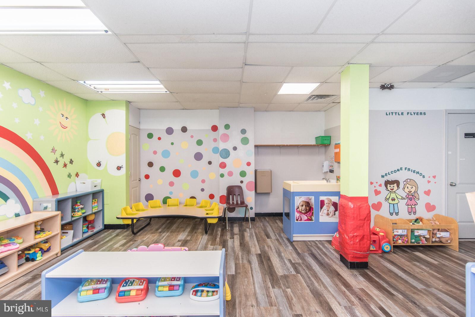 OXFORD CIRCLE - Commercial Sale