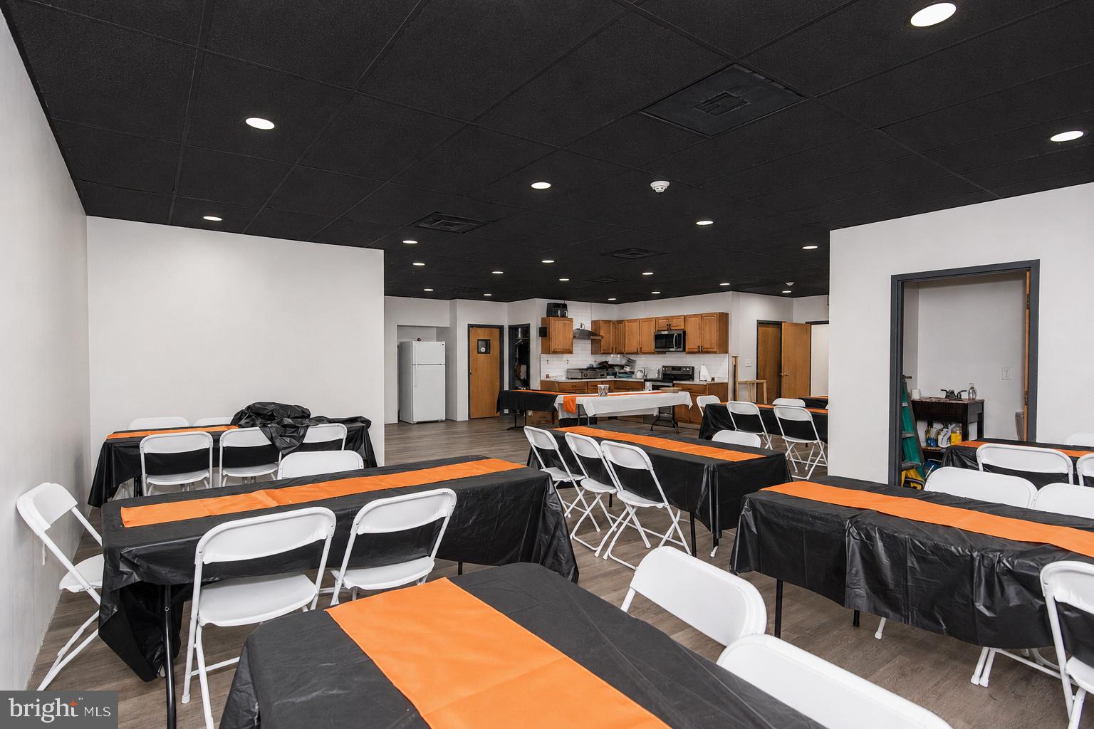 OXFORD CIRCLE - Commercial Sale