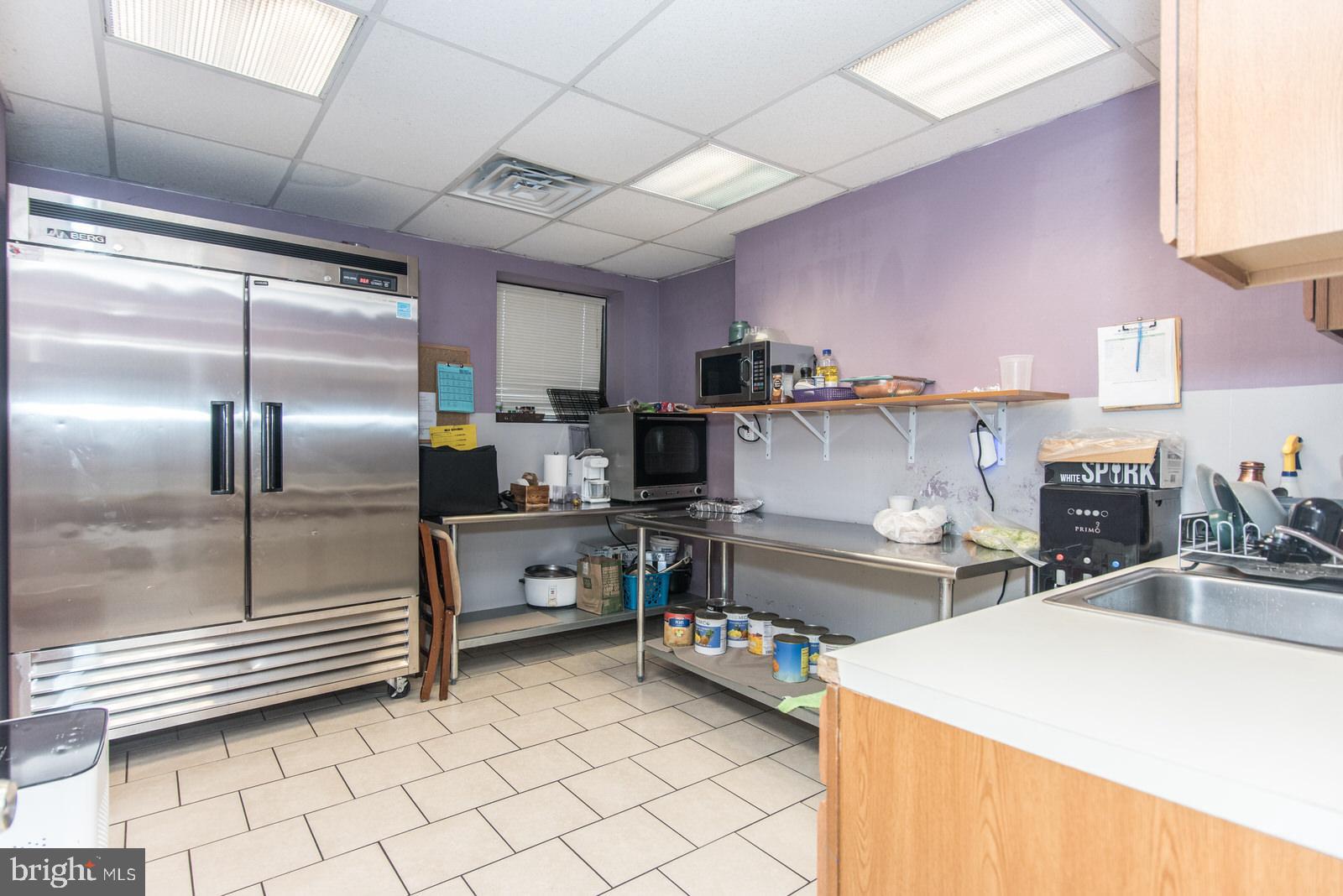 OXFORD CIRCLE - Commercial Sale