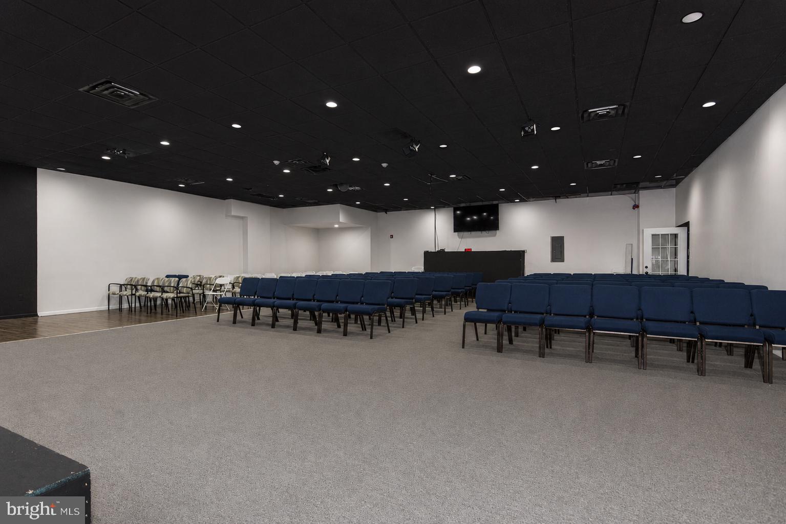 OXFORD CIRCLE - Commercial Sale