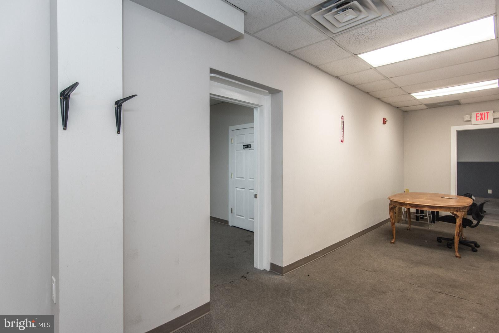OXFORD CIRCLE - Commercial Sale