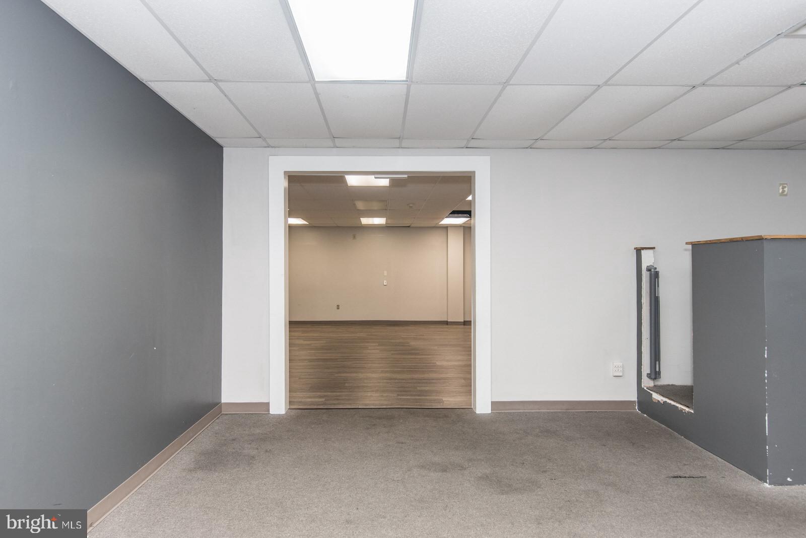 OXFORD CIRCLE - Commercial Sale