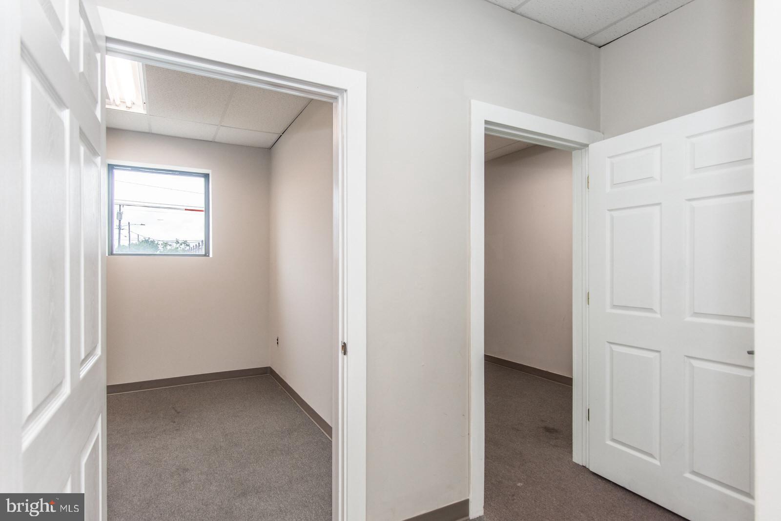 OXFORD CIRCLE - Commercial Sale