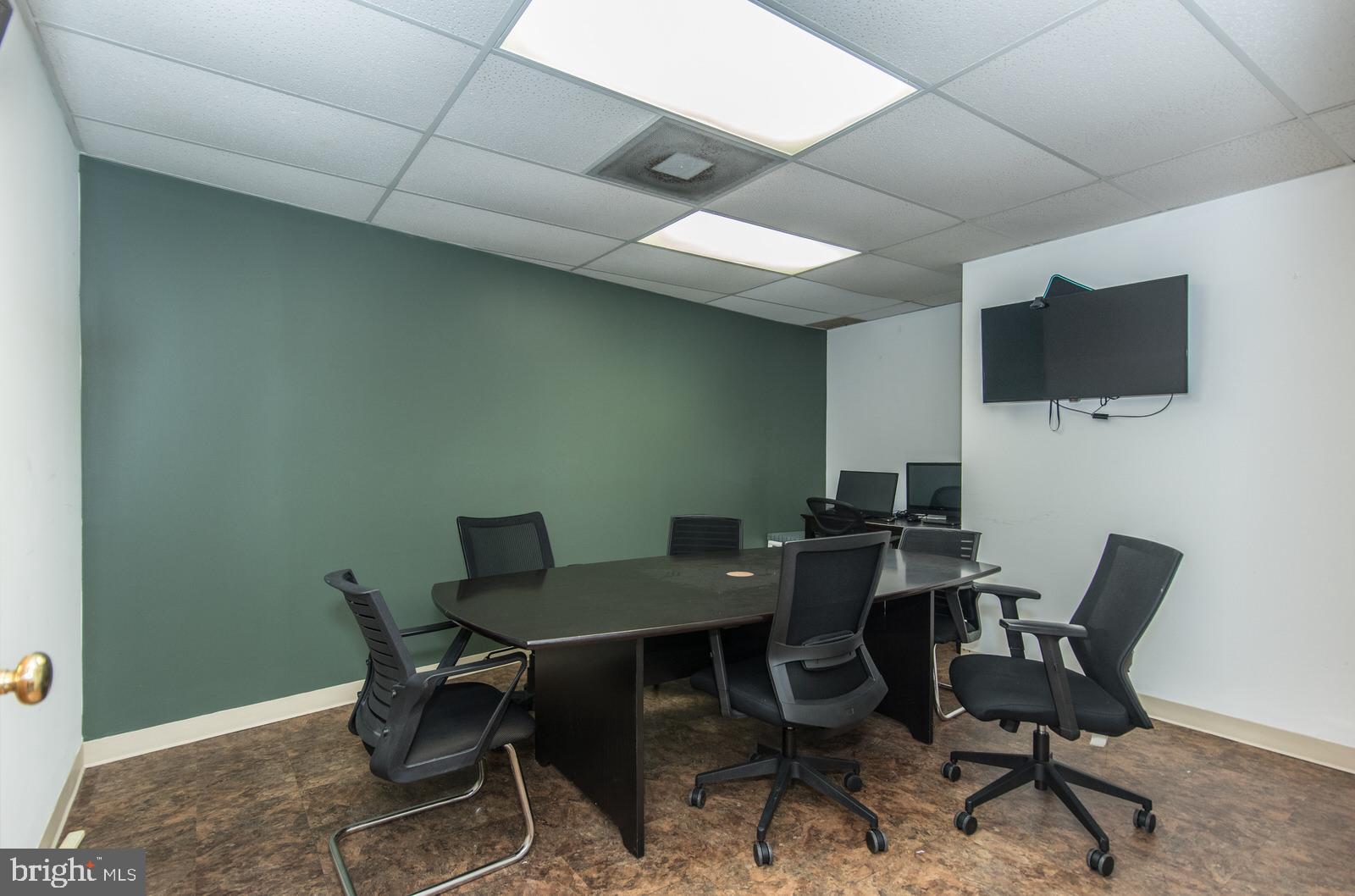 OXFORD CIRCLE - Commercial Sale