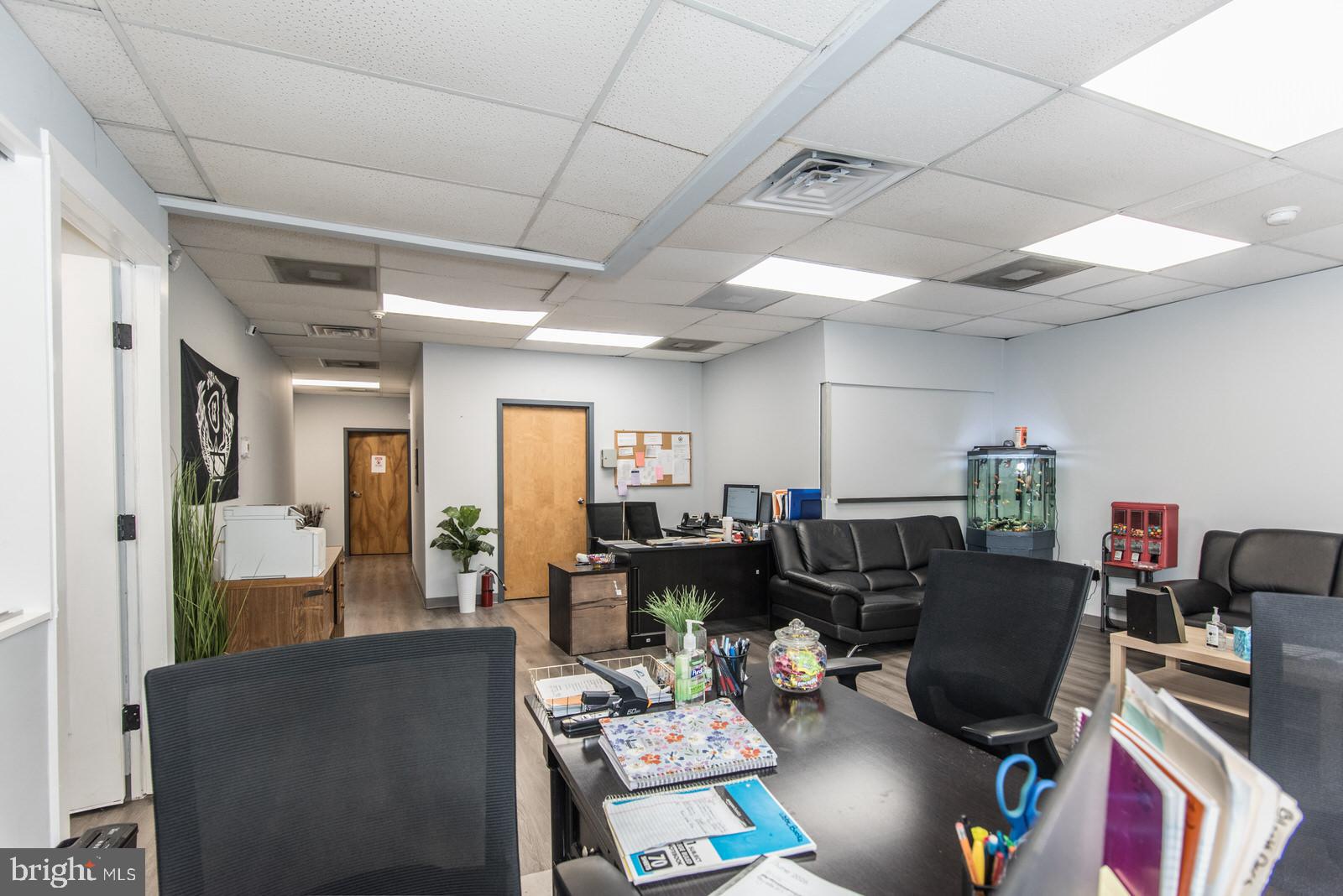 OXFORD CIRCLE - Commercial Sale